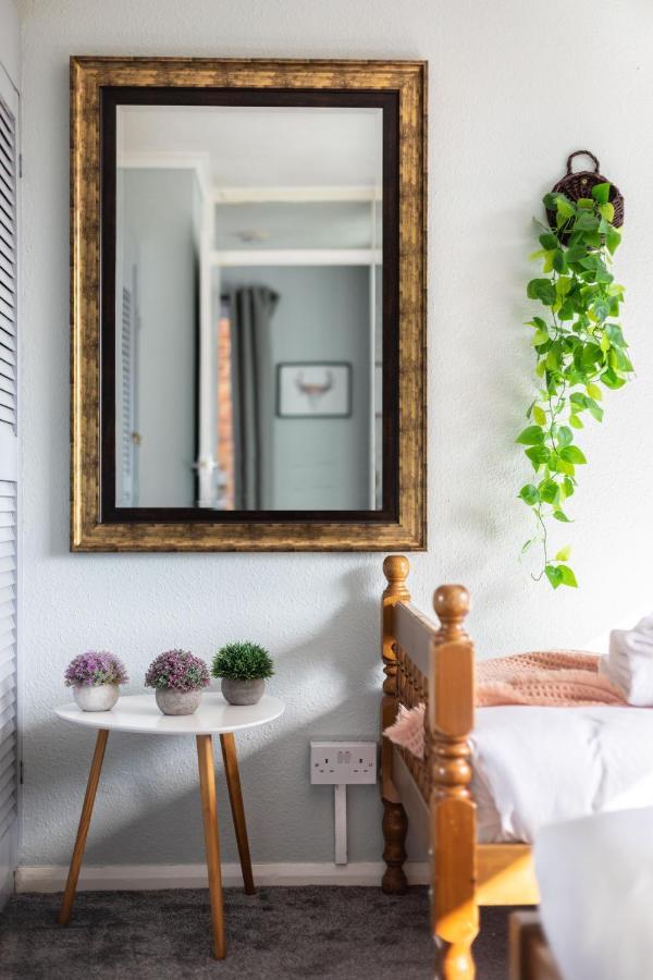 Perfect For Contractors - Canterbury - Free Parking - Ultra Wifi Ngoại thất bức ảnh