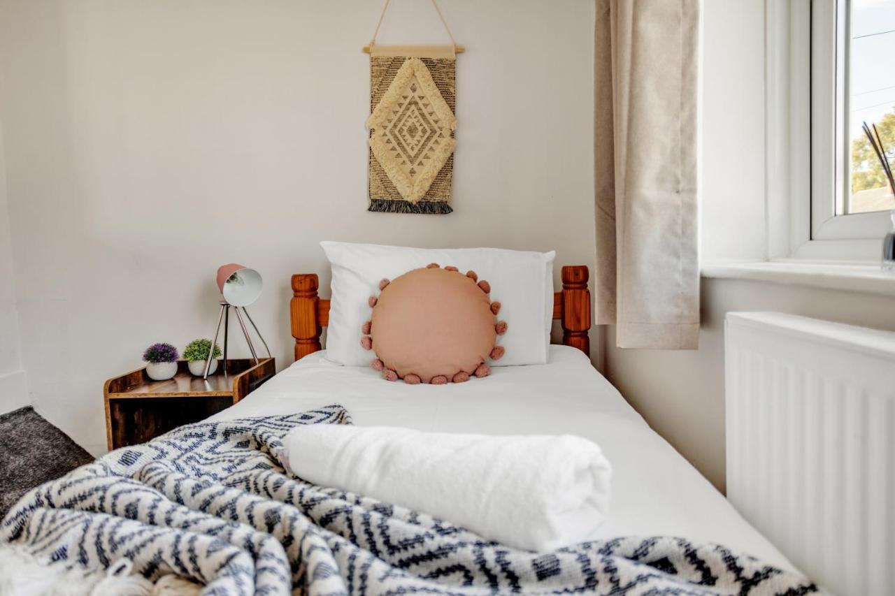 Perfect For Contractors - Canterbury - Free Parking - Ultra Wifi Ngoại thất bức ảnh